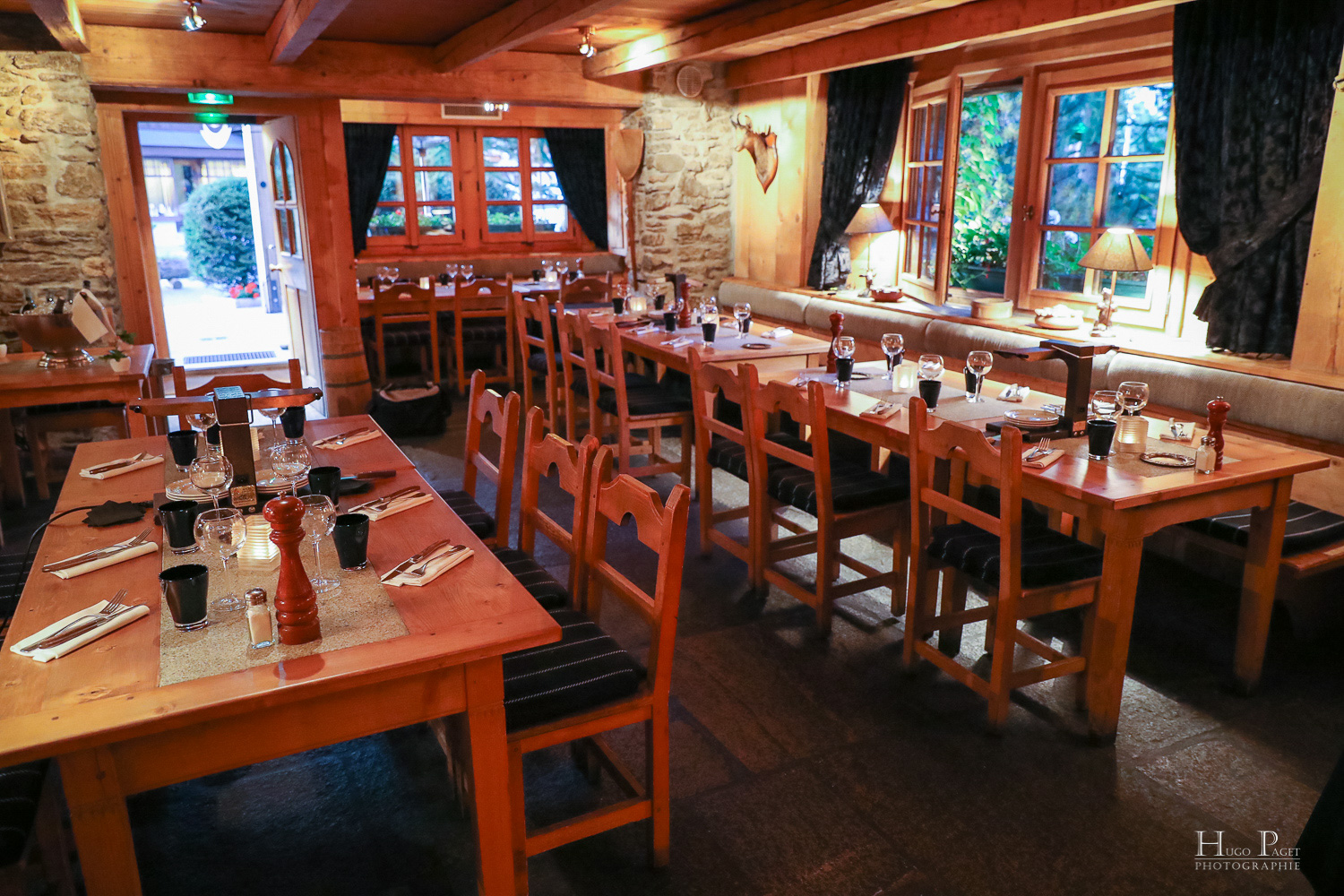l-alpage-restaurant-fer-a-cheval-dining-room