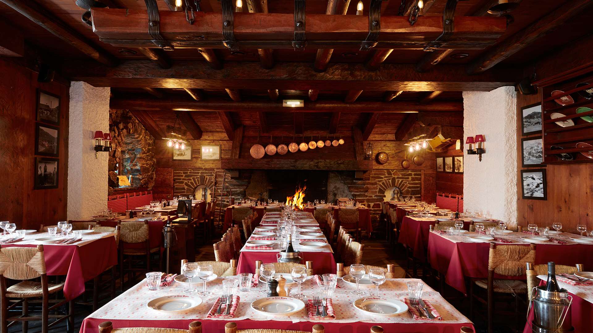 Cozy restaurants serving mountain specialties.