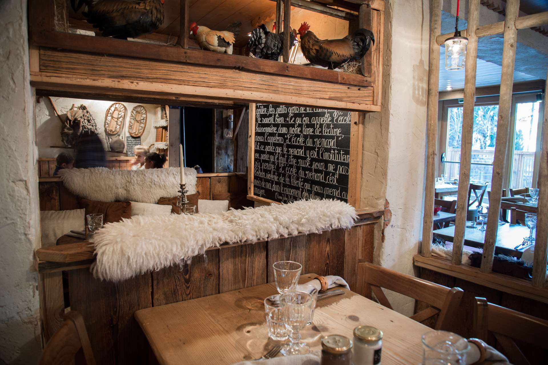 le-torrent-retaurant-inside-design