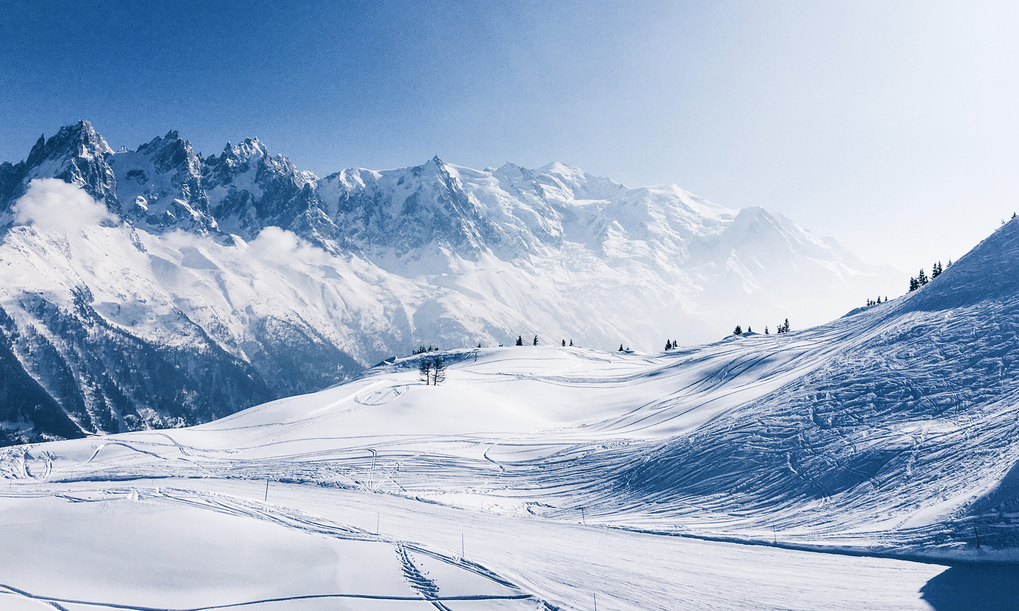 Montagne enneigé des alpes 